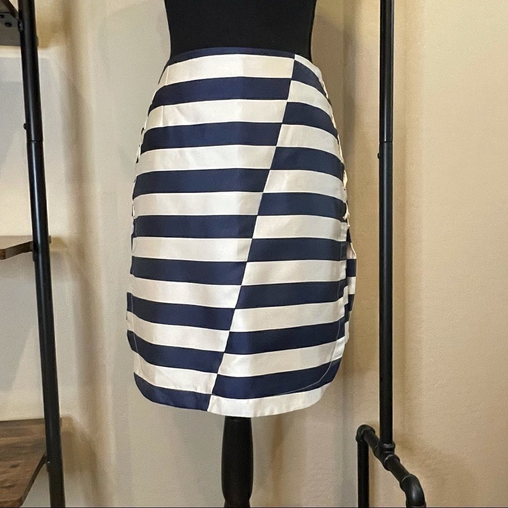 Maeve By Anthropologie Side Laced Navy and Creme Tulip Skirt Size Small